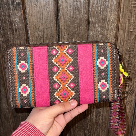 Wrangler Pink and Brown Women's Wallet with Tribal Pattern - Picture 2 of 4